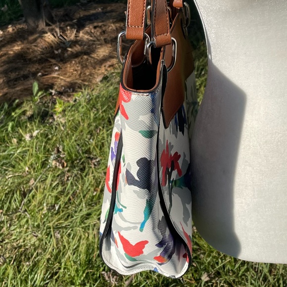 Chaps Floral Paint Blotch on White Design Shoulder Bag - Picture 3 of 9